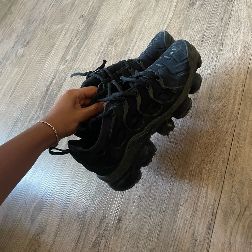 Nike vapor max black on black